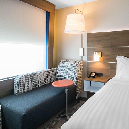 Holiday Inn Express & Suites Ludington By Ihg Ngoại thất bức ảnh