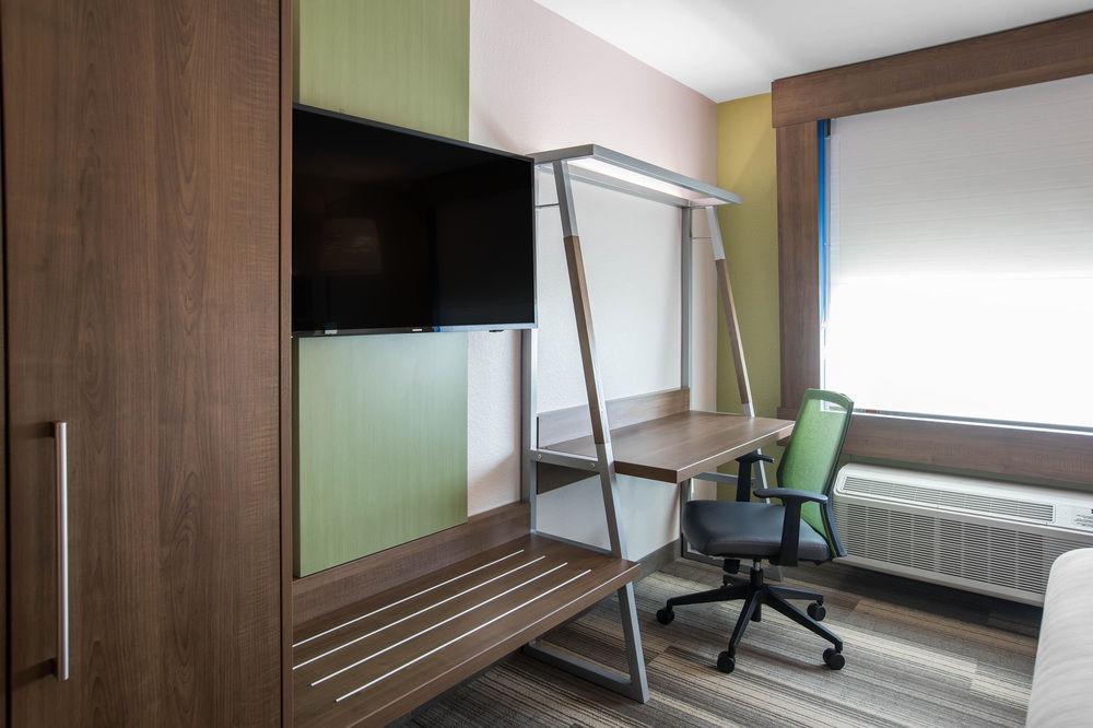 Holiday Inn Express & Suites Ludington By Ihg Ngoại thất bức ảnh