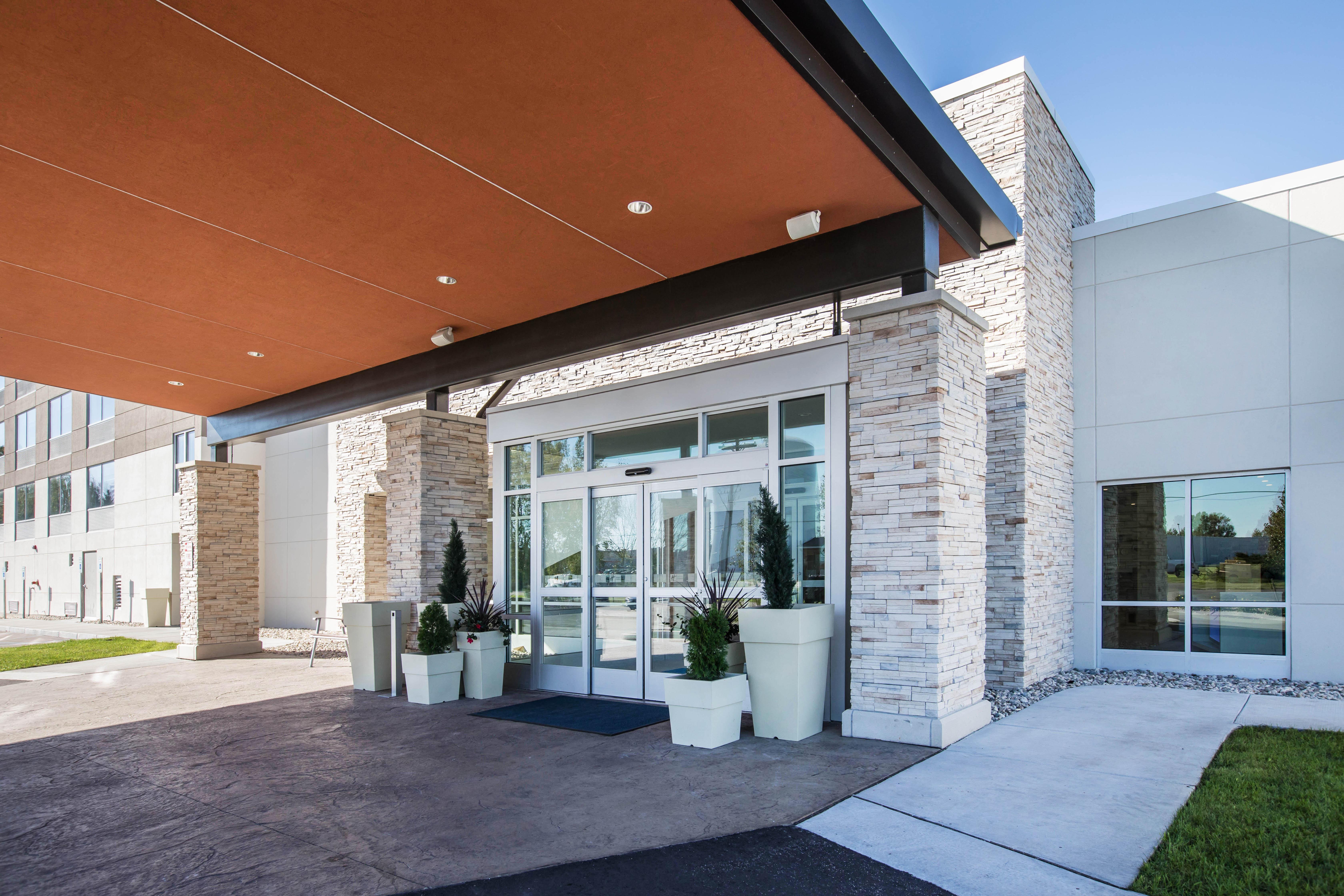 Holiday Inn Express & Suites Ludington By Ihg Ngoại thất bức ảnh